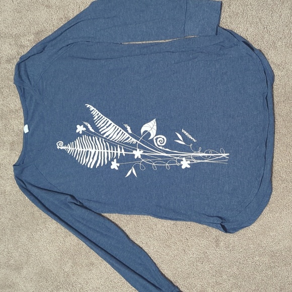 Floral long sleeve Henley Tshirt - Picture 1 of 3